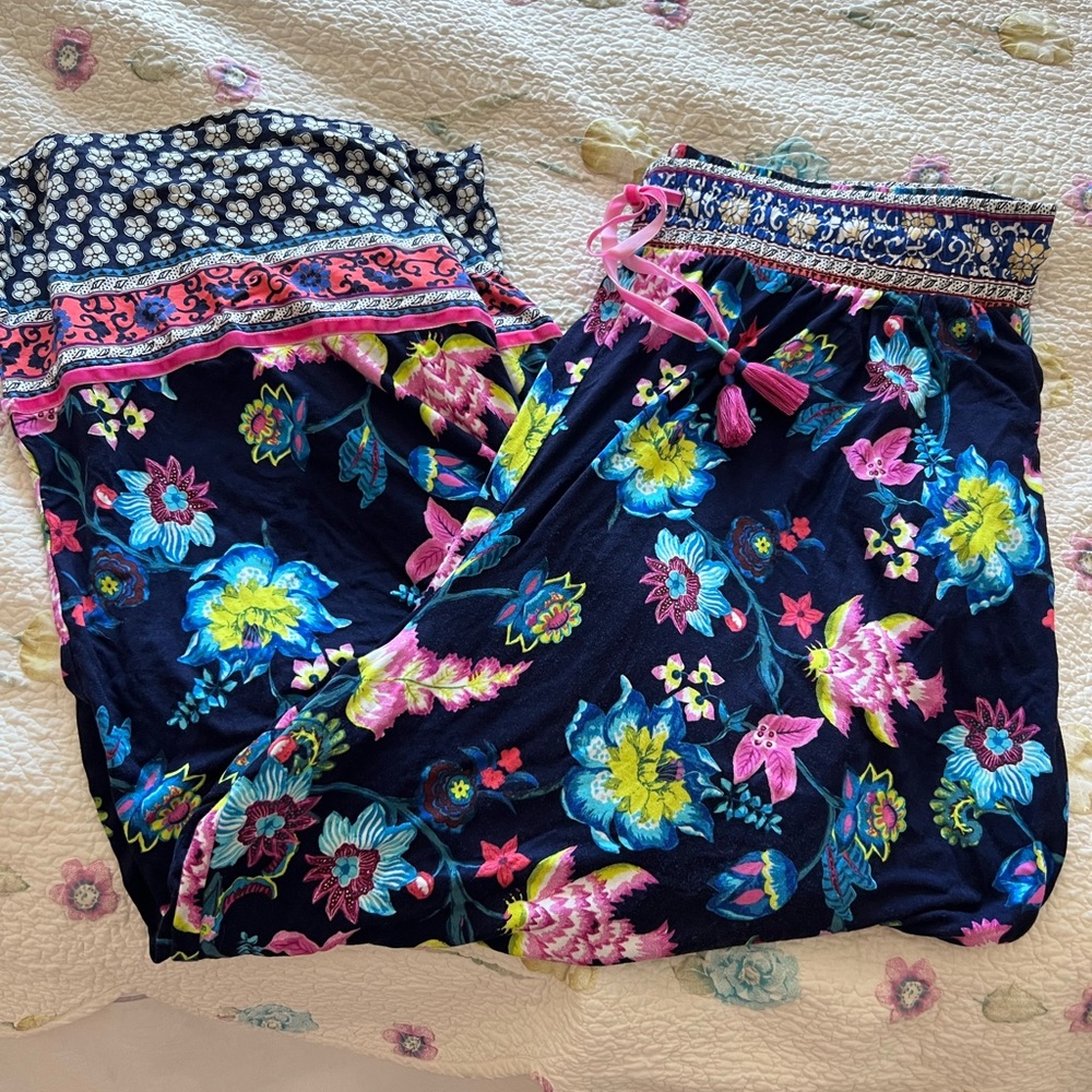 XL Wide leg pattern pants